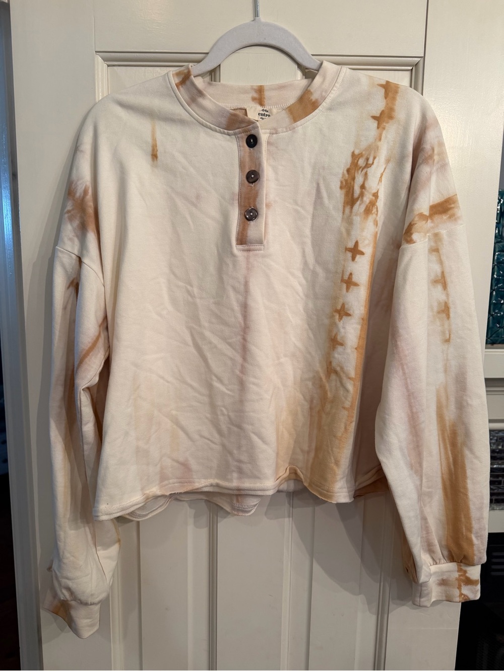 entro Cream and Tan Tie-Dye Henley Pullover
